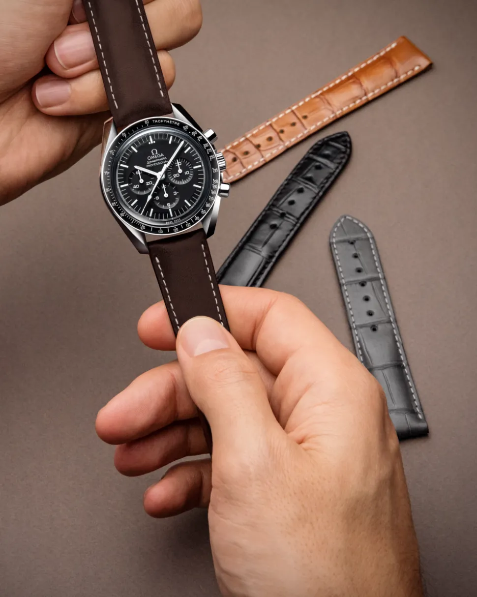 Brown leather strap with pin buckle