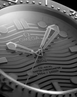 43.5 mm, black ceramic on rubber strap