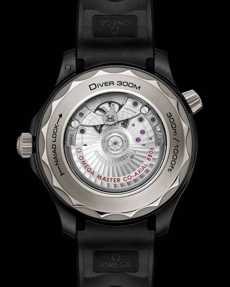 43.5 mm, black ceramic on rubber strap