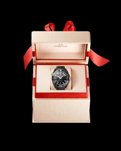 39.5 mm, black ceramic on rubber strap