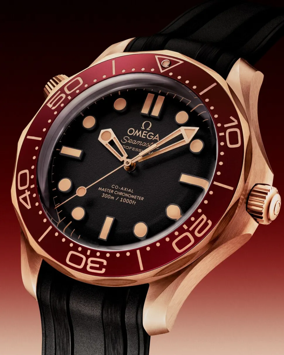 42 mm, Bronze gold on rubber strap