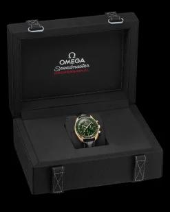42 mm, Moonshine™ gold on leather strap