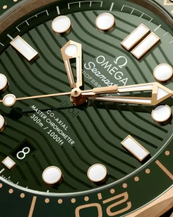 42 mm, Moonshine™ gold on rubber strap