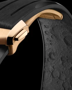 42 mm, Moonshine™ gold on rubber strap