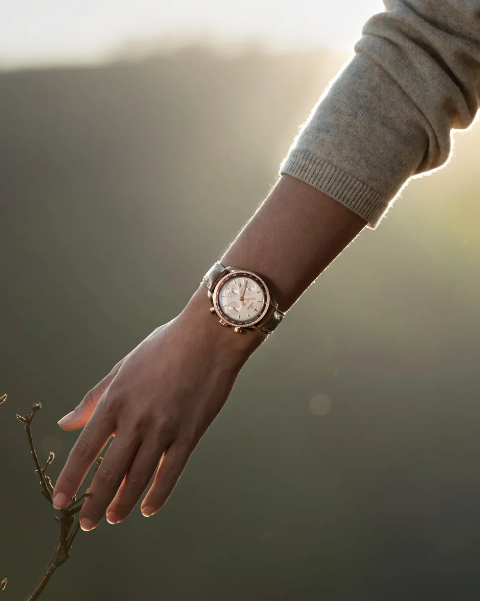 38 mm, Sedna™ gold on leather strap