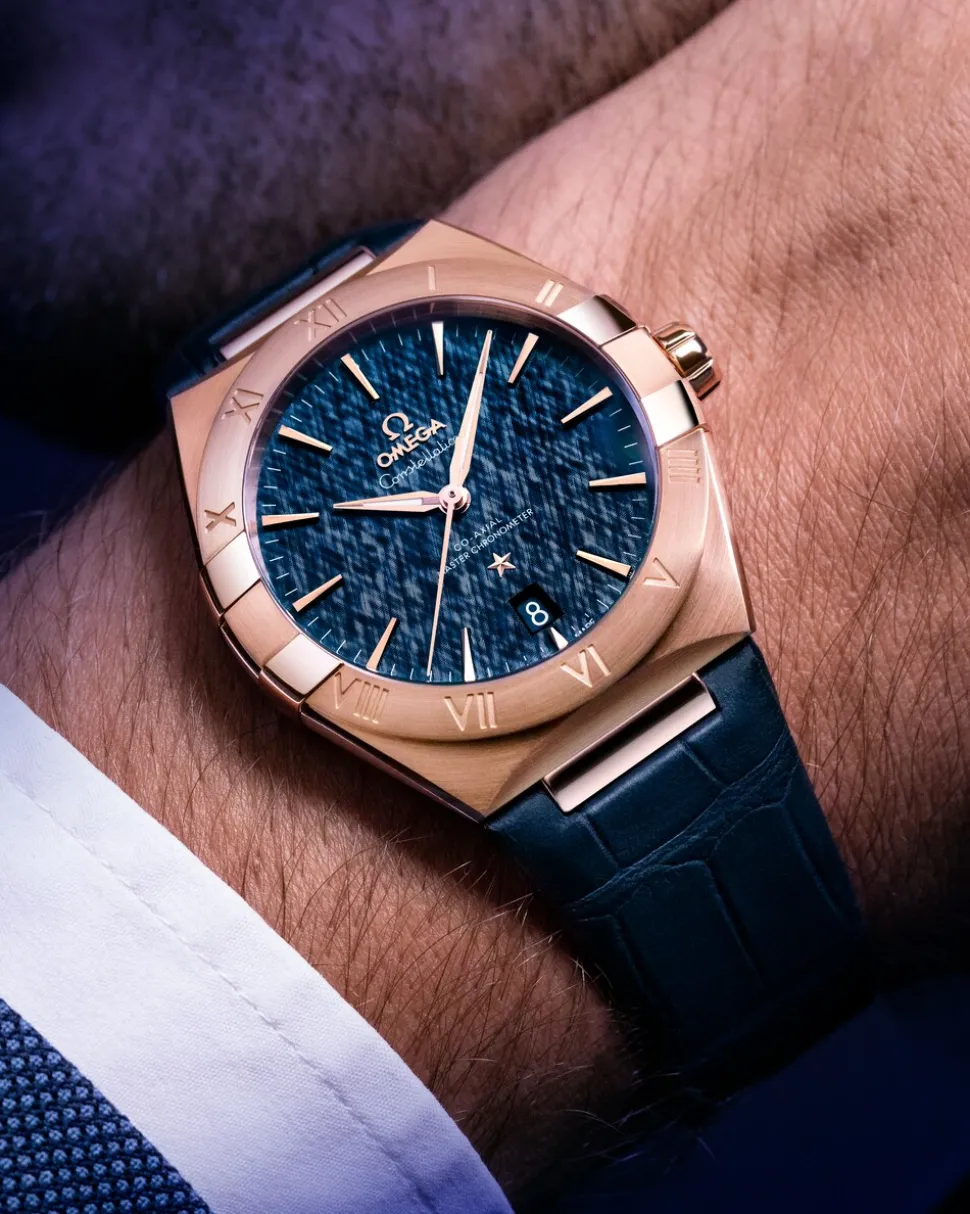 39 mm, Sedna™ gold on leather strap