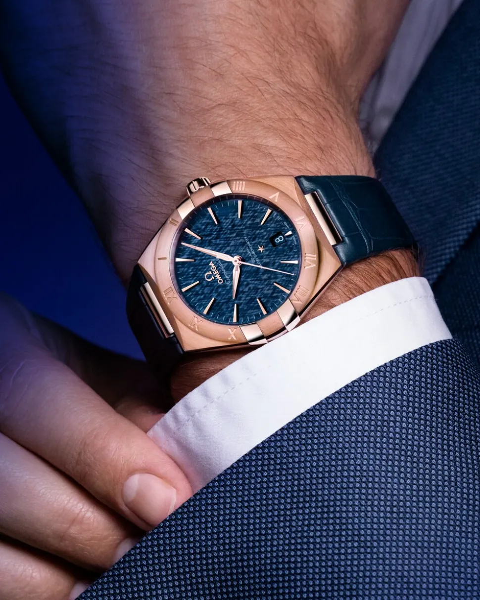 39 mm, Sedna™ gold on leather strap
