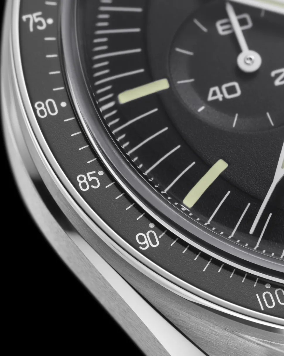 42 mm, steel on coated nylon fabric strap