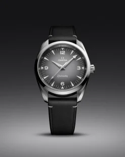38 mm, steel on leather strap