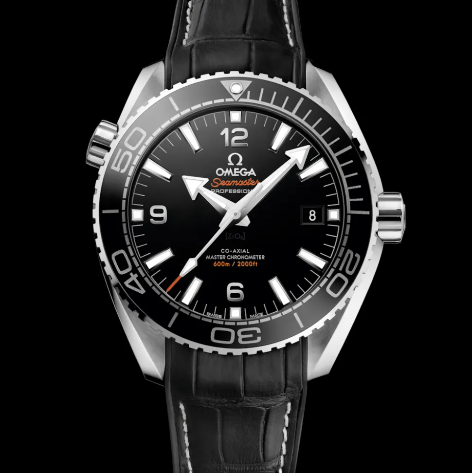 43.5 mm, steel on leather strap with rubber lining