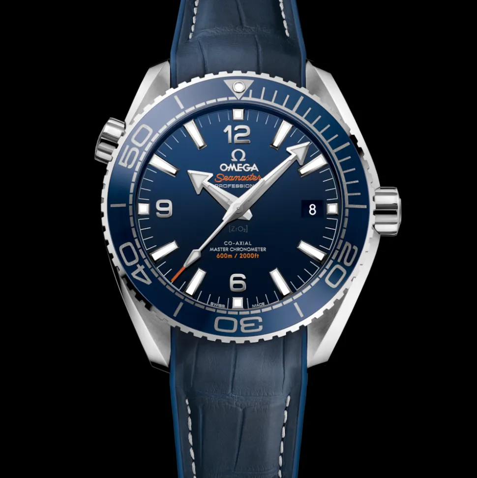 43.5 mm, steel on leather strap with rubber lining