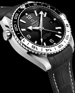 43.5 mm, steel on leather strap with rubber lining