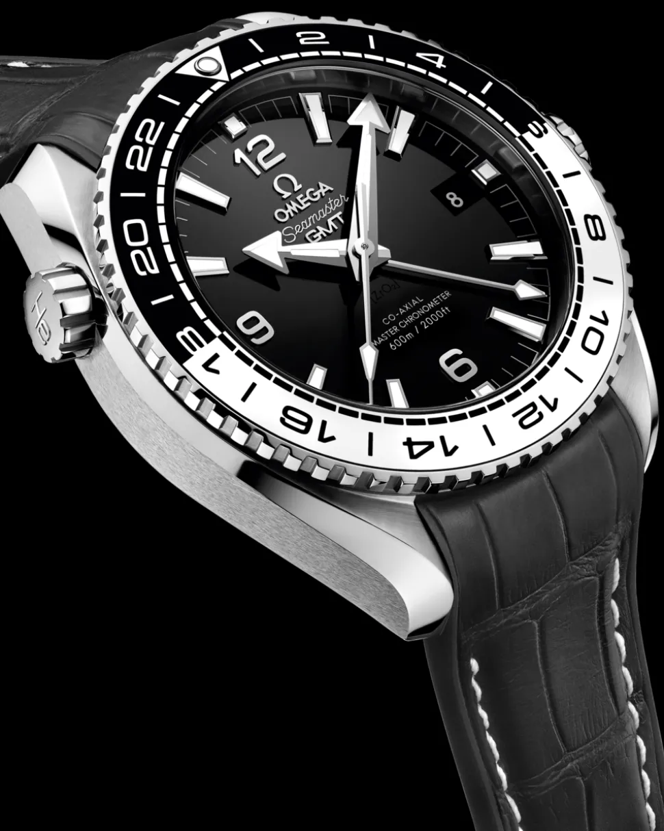 43.5 mm, steel on leather strap with rubber lining