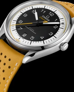 39.5 mm, steel on leather strap
