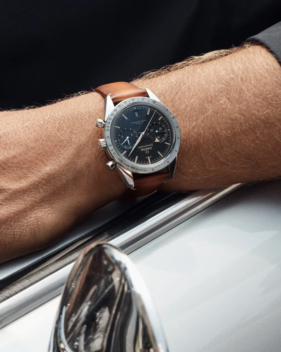 40.5 mm, steel on leather strap