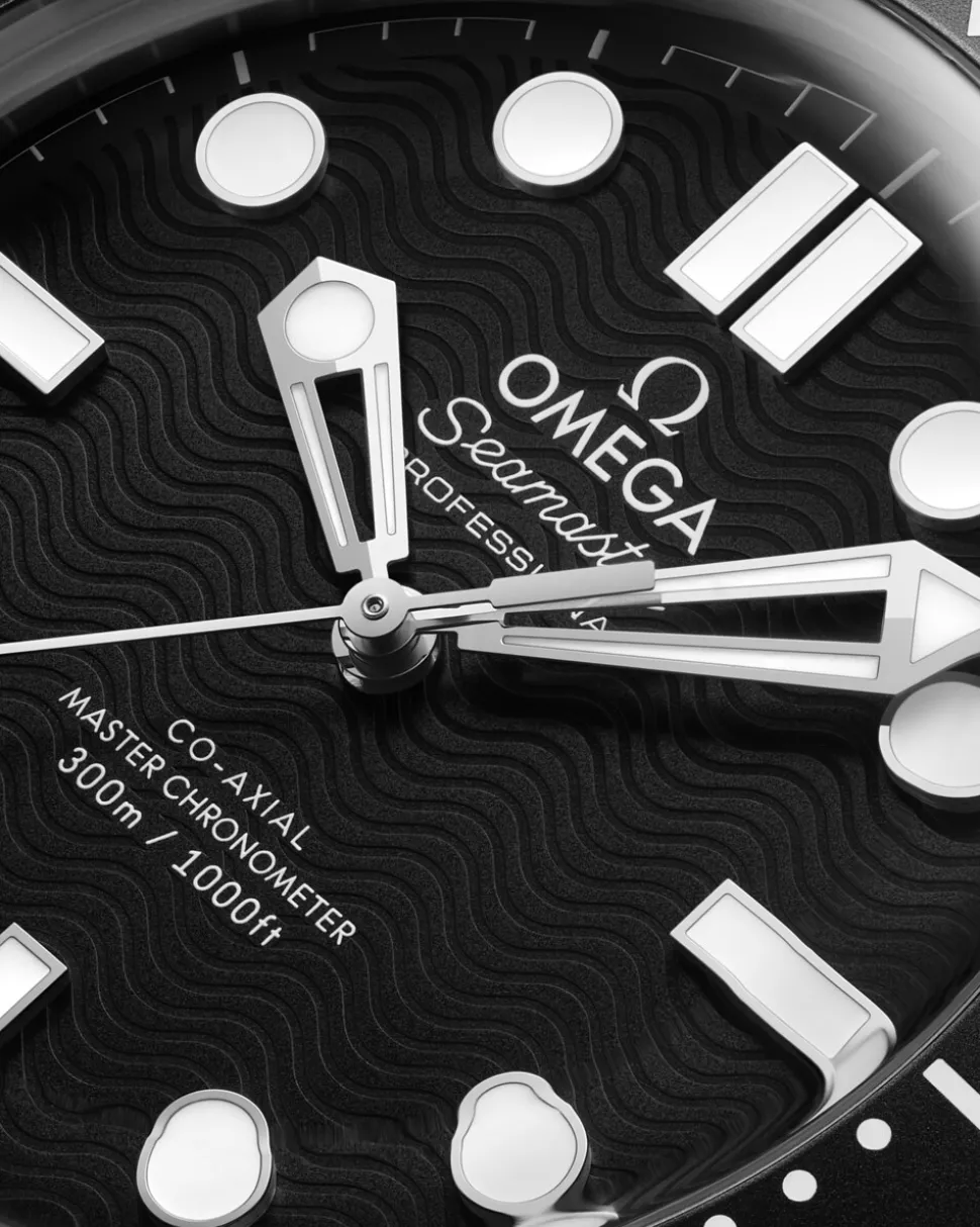 42 mm, steel on rubber strap