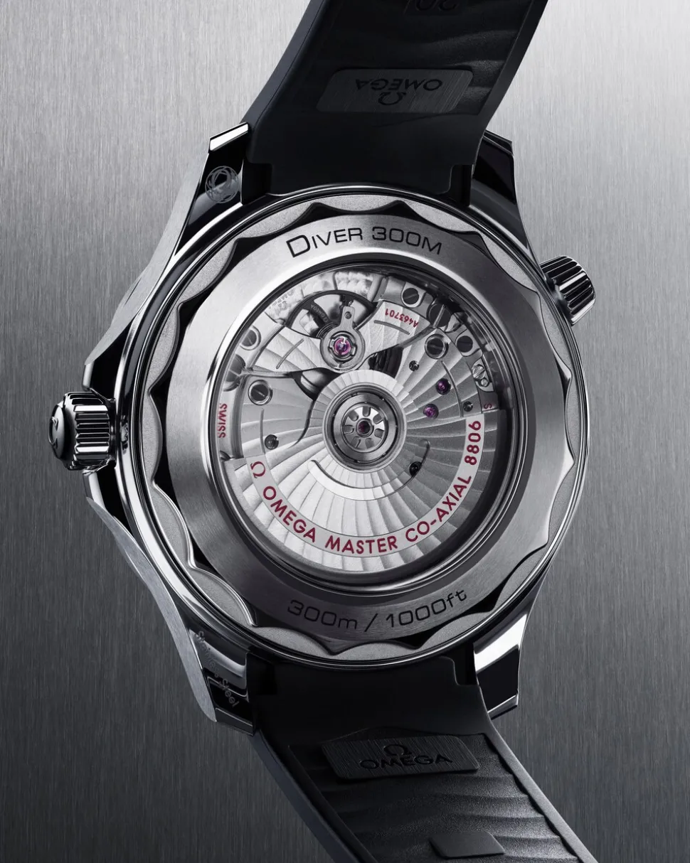 42 mm, steel on rubber strap