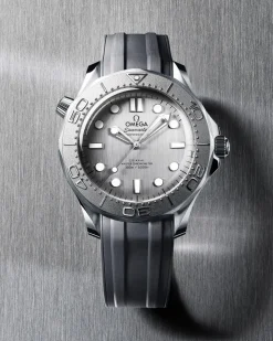 42 mm, steel on rubber strap