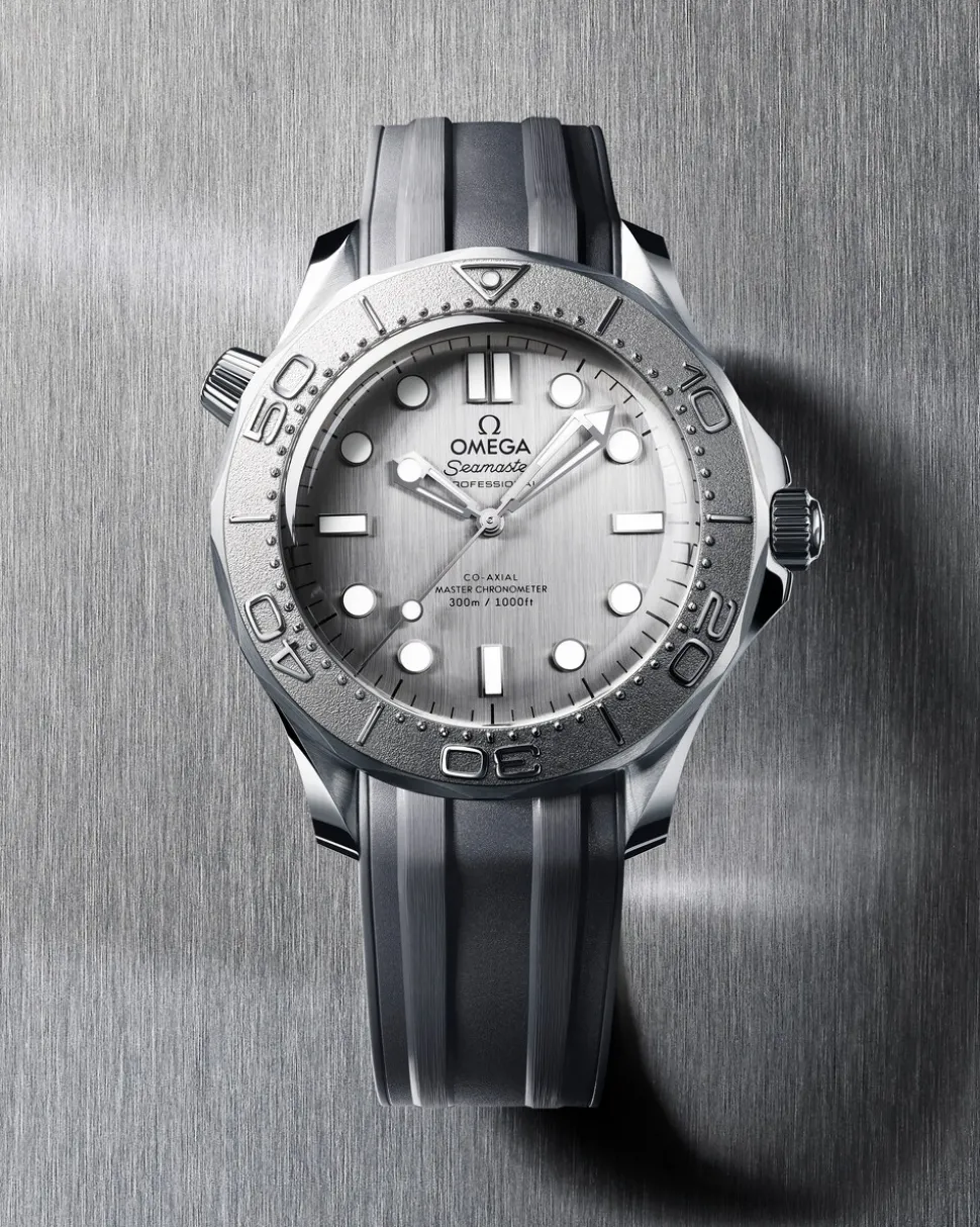 42 mm, steel on rubber strap