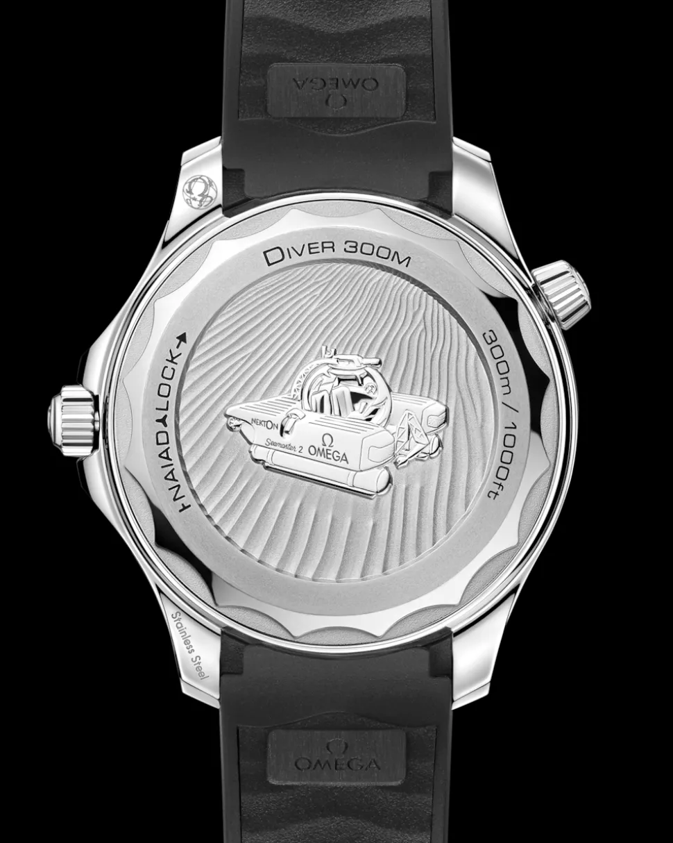 42 mm, steel on rubber strap