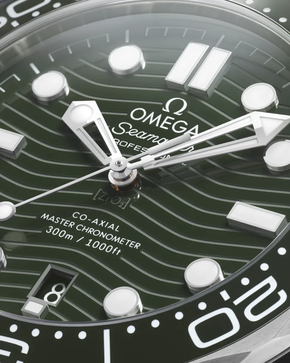 42 mm, steel on rubber strap