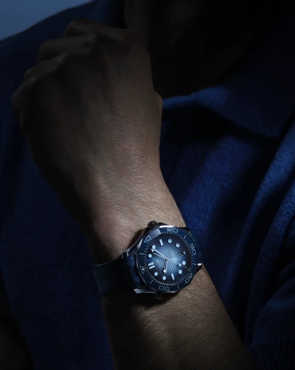 42 mm, steel on rubber strap