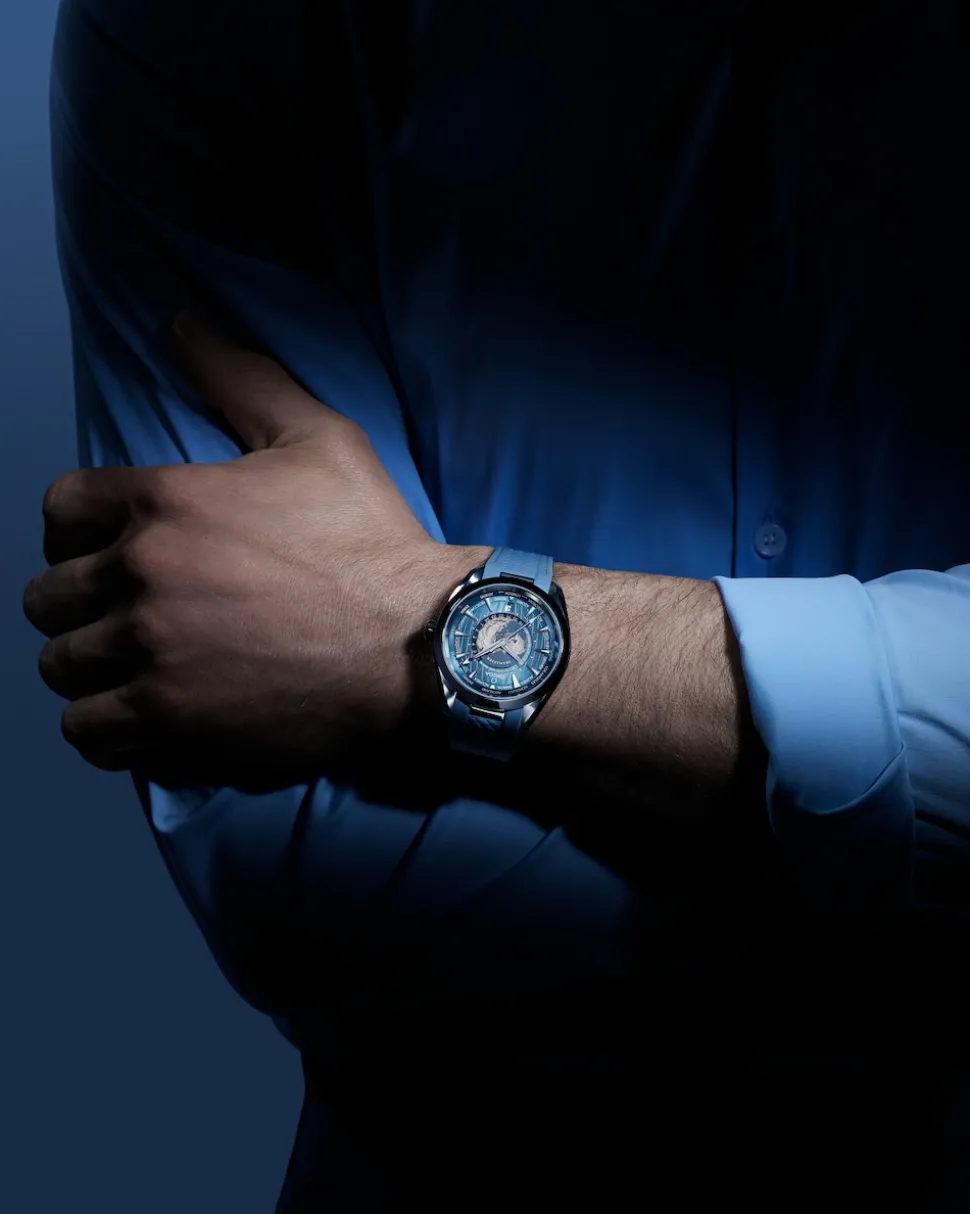 43 mm, steel on rubber strap