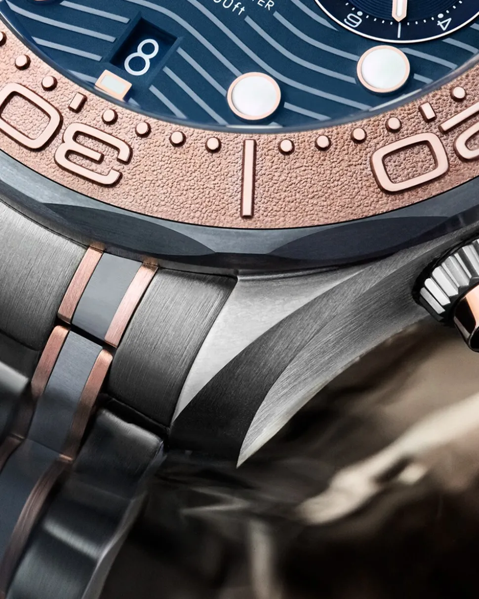 44 mm, titanium ‑ tantalum ‑ Sedna™ gold on titanium ‑ tantalum ‑ Sedna™ gold