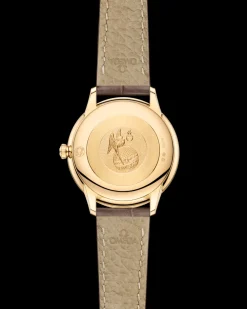 27.5 mm, yellow gold on leather strap