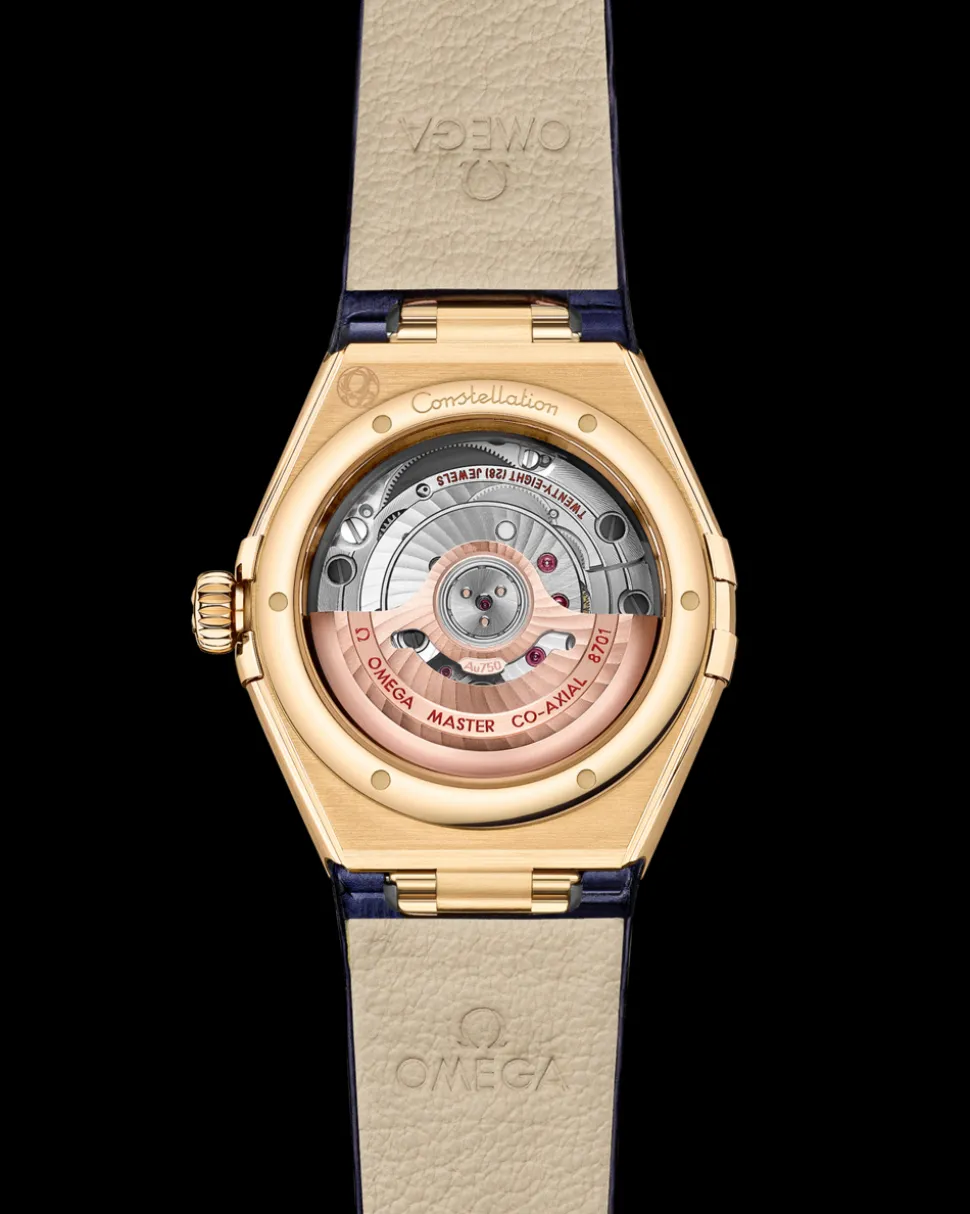 29 mm, yellow gold on leather strap