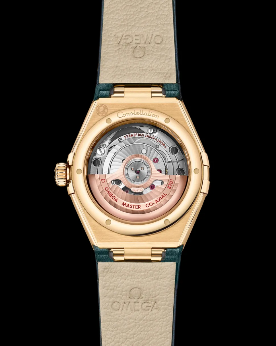 29 mm, yellow gold on leather strap