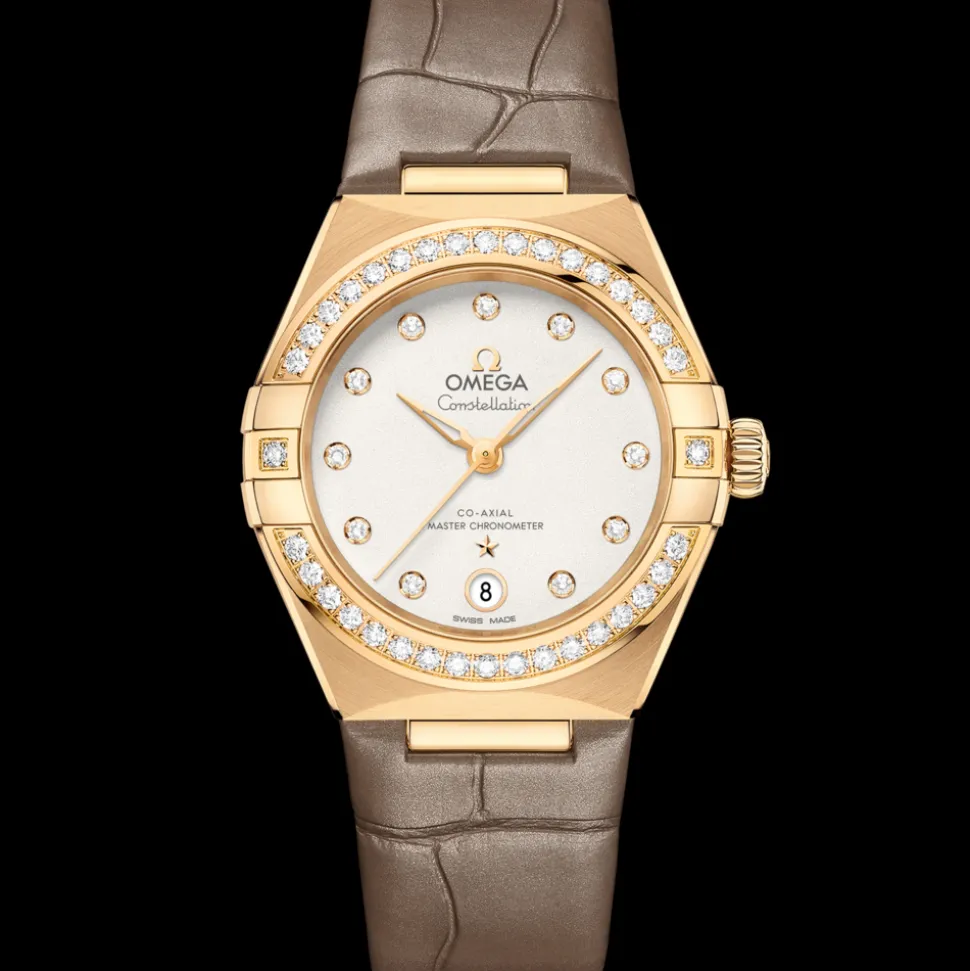 29 mm, yellow gold on leather strap