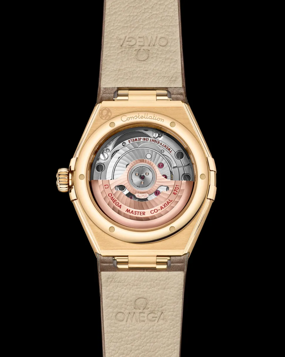 29 mm, yellow gold on leather strap