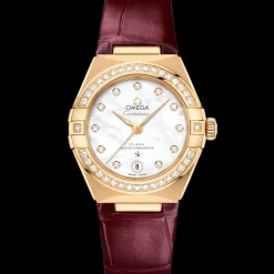 29 mm, yellow gold on leather strap