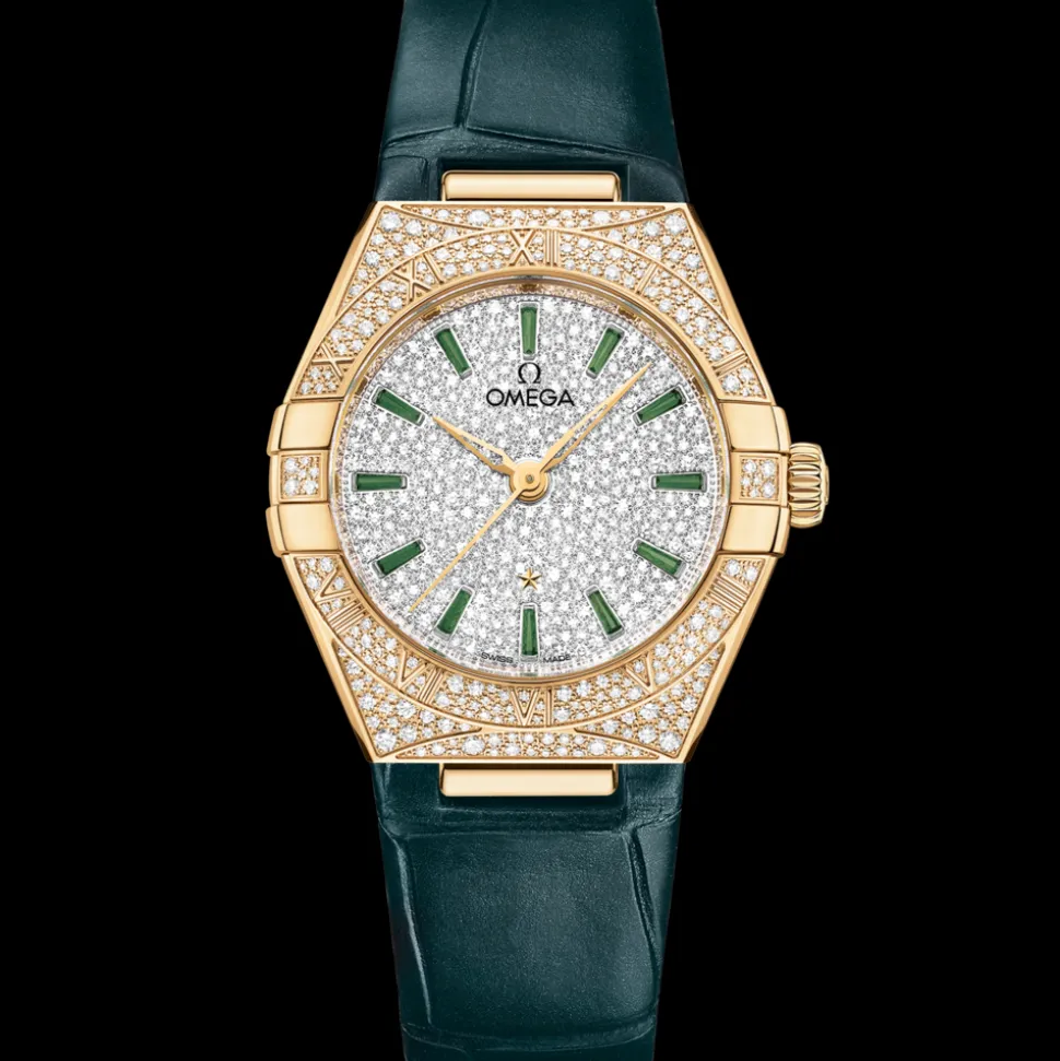 29 mm, yellow gold on leather strap