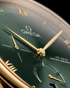 41 mm, yellow gold on leather strap