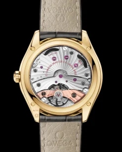 40 mm, yellow gold on leather strap