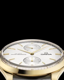40 mm, yellow gold on leather strap