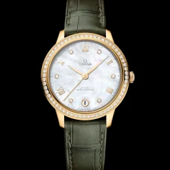 34 mm, yellow gold on leather strap