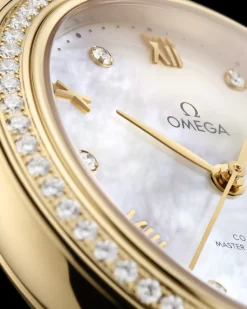 34 mm, yellow gold on leather strap