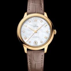 34 mm, yellow gold on leather strap
